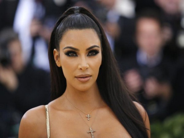 Kim Kardashian's new perfume line sells off in 5 minutes