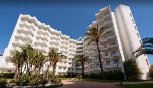 14-year-old Irish lad slipped from mum’s grasp and fell from hotel balcony in Majorca