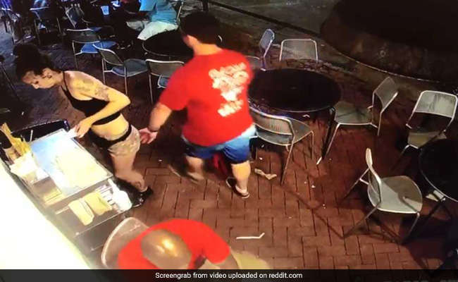 Bravo! Man groped a waitress in restaurant in USA. See what she did next will inspire you