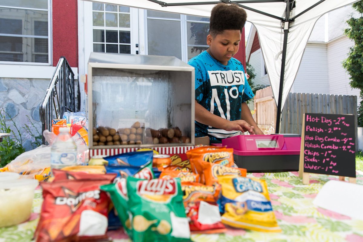 Watch how police and health dept come together to help a US boy keep his hot-dog stand