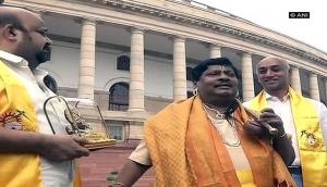 TDP MP dresses up as Annamayya to protest against Centre