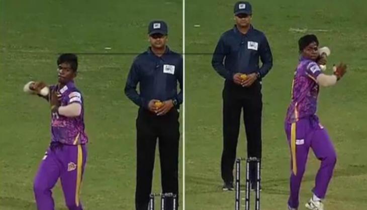 Mokit Hariharan both hand bowling