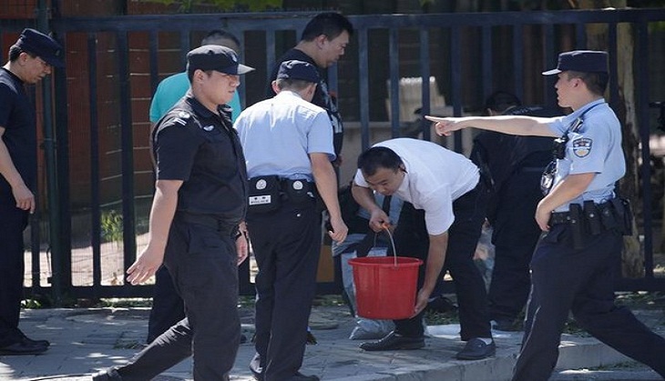1 person set off bomb at US embassy, suffers injury