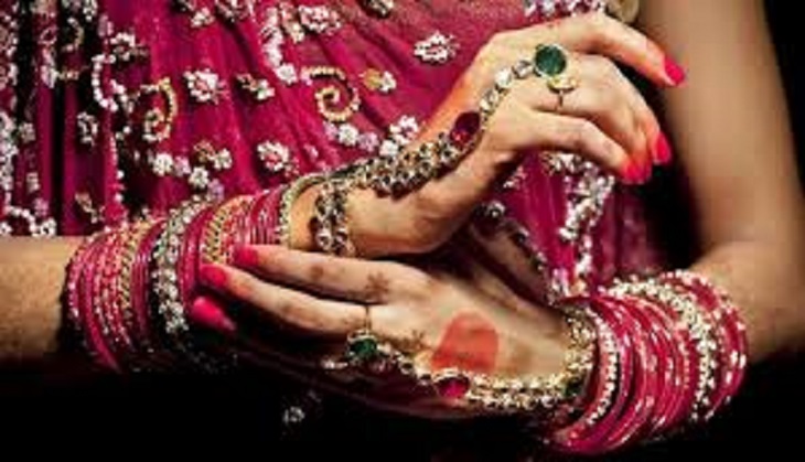 Bride escapes with the priest who performed her marriage rituals, after 15 days of wedding