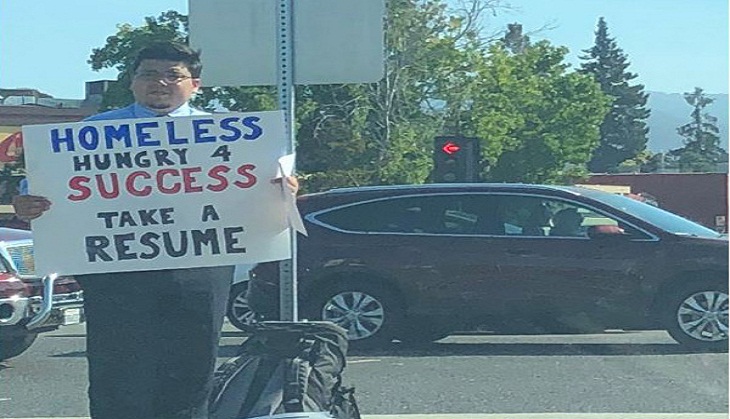 Homeless man flooded with job offers after he hands out resumes