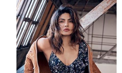 Watch how Priyanka Chopra hides her massive diamond engagement ring