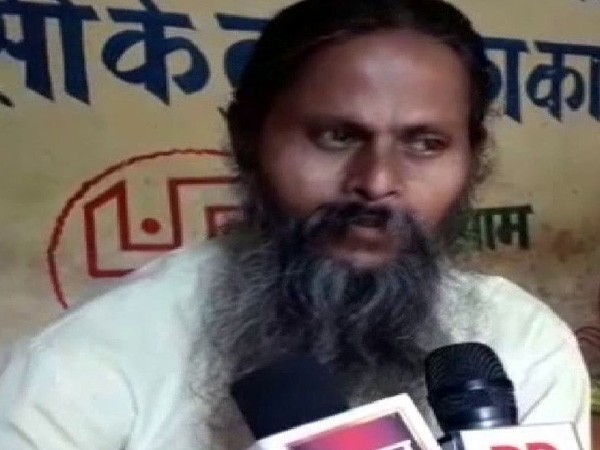 Uttar Pradesh mahant makes paper pens to save environment
