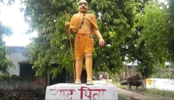 Mahatma gandhi statue