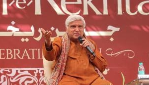 Watch Javed Akhtar reciting his grandfather’s poetry ‘Use kyun humne diya dil’