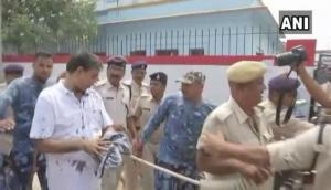Bihar: Muzaffarpur Shelter home case main accused, Brajesh Thakur produced in POCSO Court; woman threw ink on him