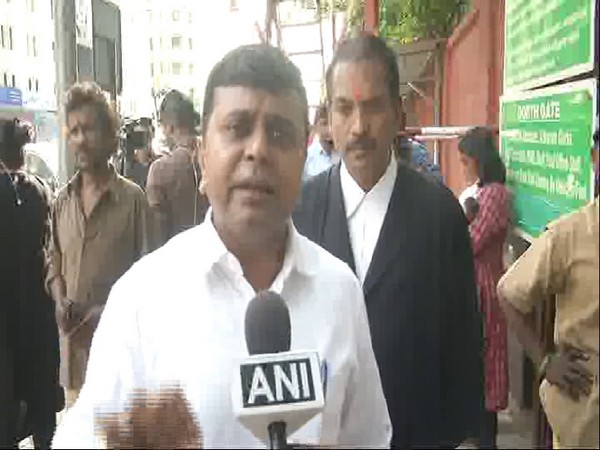 Karunanidhi burial: DMK criticises AIADMK over 'double standards'