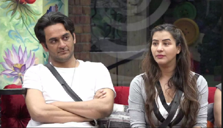 Bigg Boss 11 winner Shilpa Shinde's reaction after she came to know about Vikas Gupta being bitten by a snake is hilarious; see video