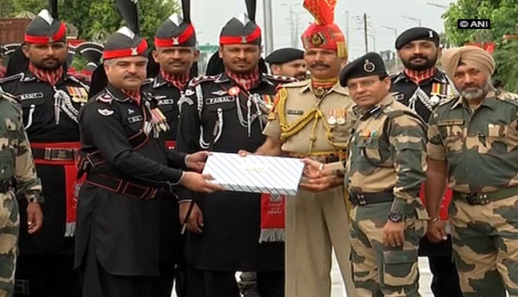 Sweet exchange at Attari-Wagah border on Pakistan I-Day