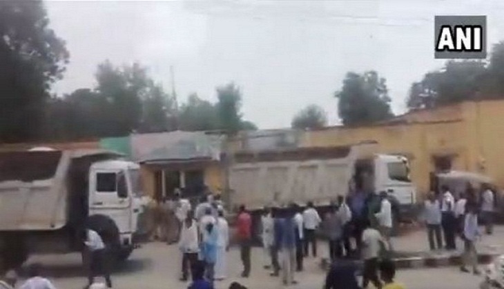 Rajasthan: Scuffle breaks out between locals, police