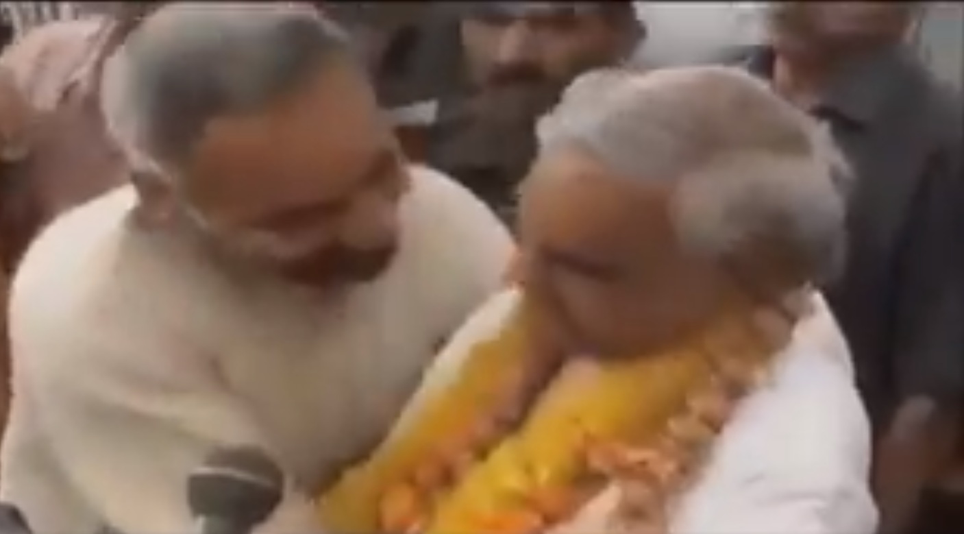 Watch Video: When late Prime Minister Atal Bihari Vajpayee hugged BJP worker Narendra Modi
