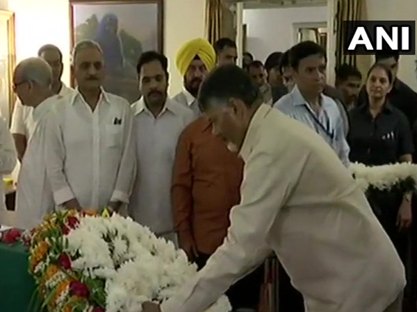 Chandrababu Naidu pays tribute to Vajpayee