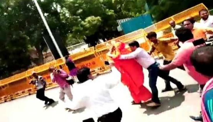 Atal Bihari Vajpayee Funeral: Swami Agnivesh thrashed at BJP office on his way to pay tribute to former PM
