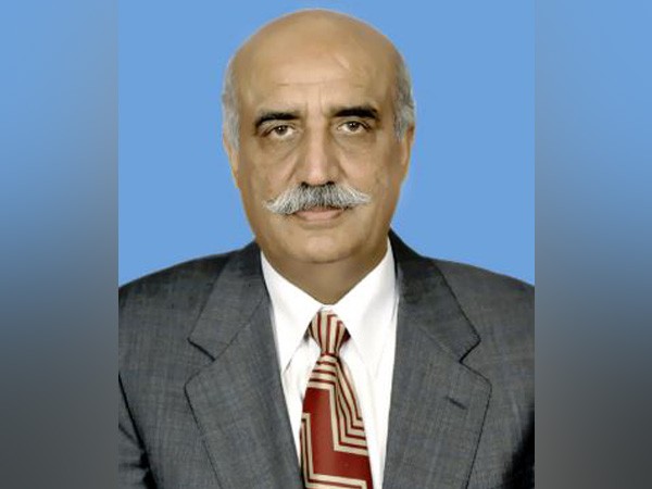 Pak leader calls Lalu Imran Khan's mentor