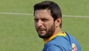 Shahid Afridi gets trolled by former England cricketer, Pakistan fans hit back