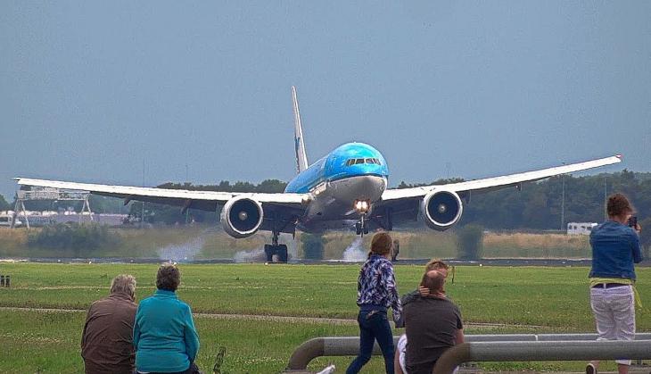 Angela Merkel to miss G20 opening after her plane made an emergency landing in Cologne