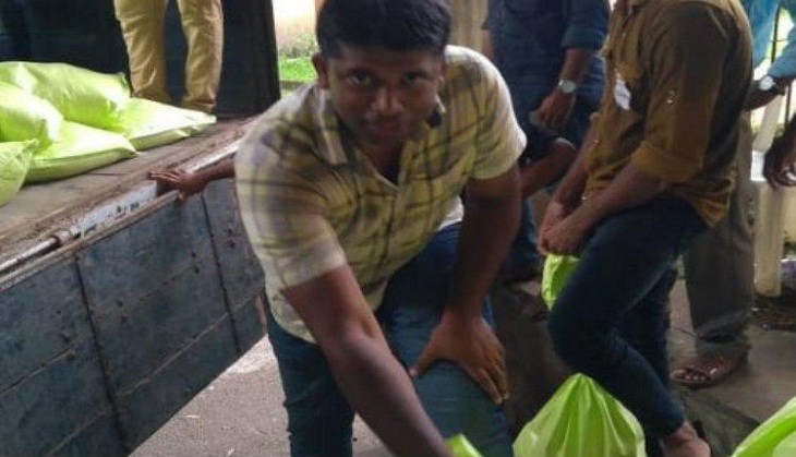 Salute! This IAS officer worked like labor at Kerala floods relief camp hiding his identity; what he did will make you feel proud