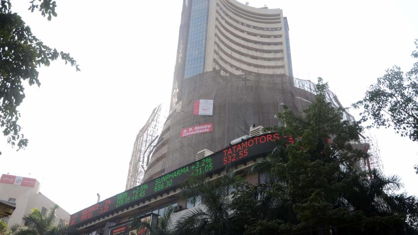 Markets fall amid mounting tension between India and Pakistan