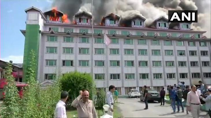 Jammu and Kashmir: Massive fire breaks out in Hotel Pamposh in Srinagar; 5 fire tenders present at the spot, rescue underway