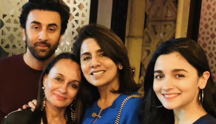 Alia Bhatt with his mommy Soni Razdan met Neetu Kapoor on Ranbir Kapoor's birthday