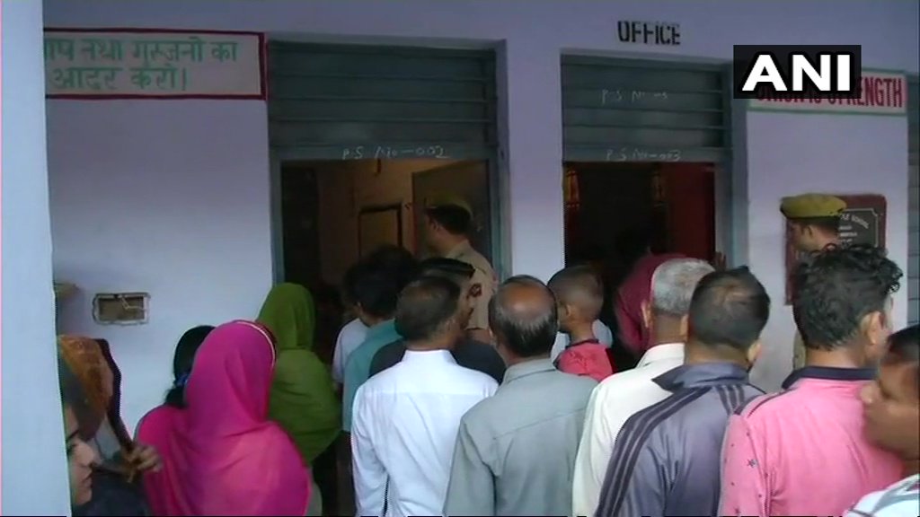 Valley gives cold shoulder to Jammu and Kashmir Urban civic polls; 6% turnout till 1pm