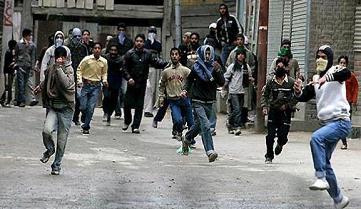 Jammu and Kashmir civic polls: BJP candidate injured in stonepelting in Bandipora