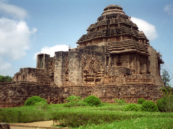 Journalist Abhijit Mitra apologises over Sun Temple rant