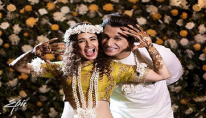 Bigg Boss 9 winner Prince Narula and to-be-wife Yuvika Chaudhary dancing to the tunes of 'dhol' at their Mehendi function will win your hearts; see video