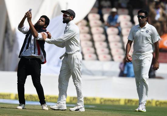 Selfie with Virat Kohli: Another fan breaks security during Test match
