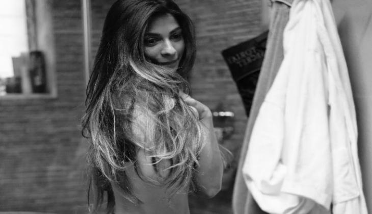 Hotness Alert! Kajol's sister Tanishaa Mukerji sizzles the internet with the hottest and sensual picture ever