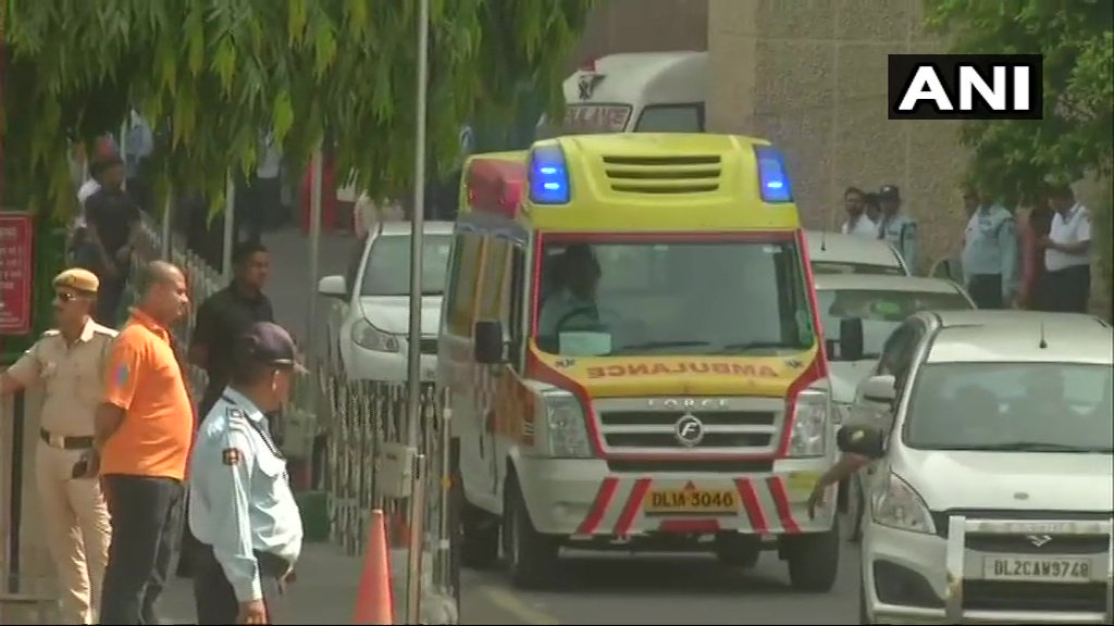 Delhi: Chief Minister Manohar Parrikar discharged from AIIMS; will return to Goa in evening