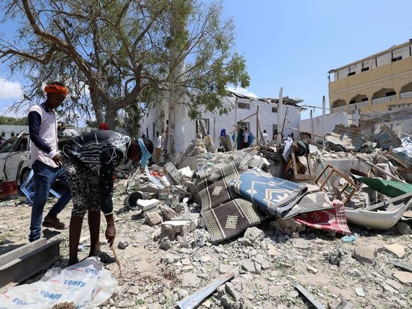 14 dead in Somalia double suicide blasts