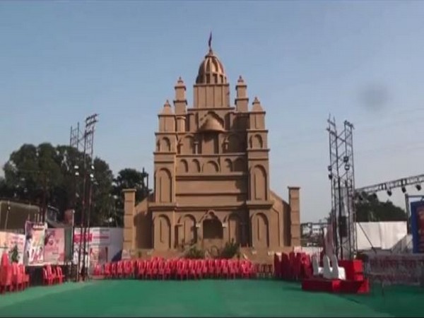 Pandal made of peanut shells grabs attention of devotees