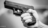 Man carrying pistol held by CISF personnel in Delhi Metro