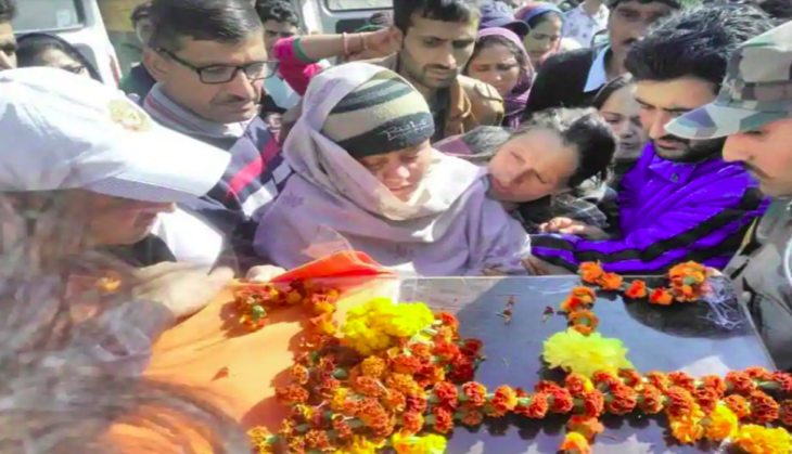 Wife of Indian solider who was killed by Pak's BAT gave a birth to a baby girl before his last rites; see pic