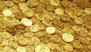 Gold rises Rs 30 to Rs 33,000 per 10 gm, silver firms up