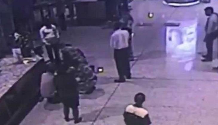 viral video from mumbai airport