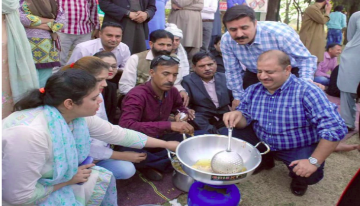 PM Modi’s idea of 'pakoras selling' followed by Pakistani journalists for this shocking reason! See pic and video