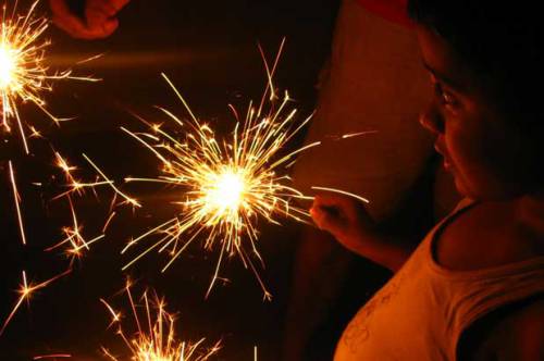 Shocking! Youth sets off and lit 'sutli bomb in mouth of a 3-year-old girl on Diwali eve in Meerut; critical