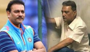 OMG! Ravi Shastri's lookalike spotted in Mumbai's local train and Twitterati is loving it