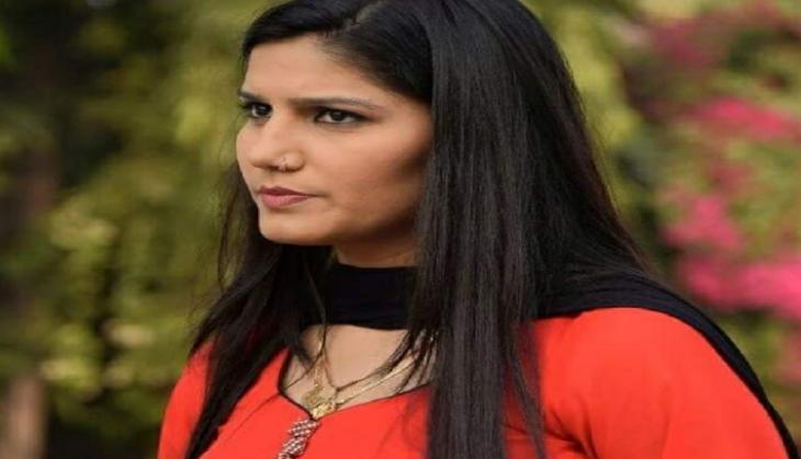 Watch: Ex-Bigg Boss contestant Sapna Chaudhary loses her cool after boys block her car; says, 'thare baap ne lakar de rakhi hai'