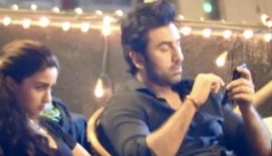 Leaked Pictures! Alia Bhatt is upset with boyfriend Ranbir Kapoor who is busy more on his phone than on her at Brahmastra sets
