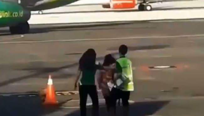 Viral Video: OMG! Woman missed her flight, tries to chase down moving plane