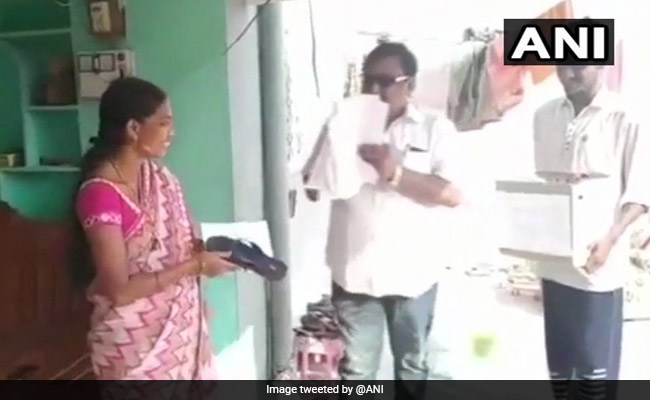 Telangana Assembly Election 2018: Independent candidate Akula hands out slippers to voters; wants people to beat him