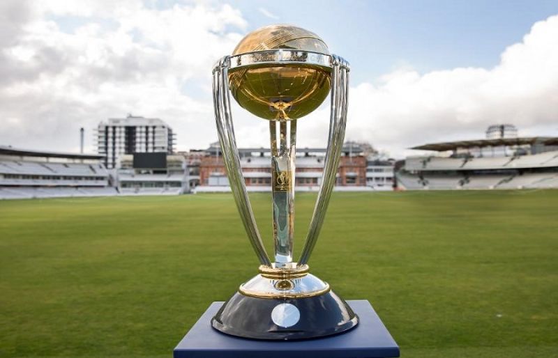 Delhites get ready for a photo opportunity, ICC Cricket World Cup 2019 trophy arrives in India