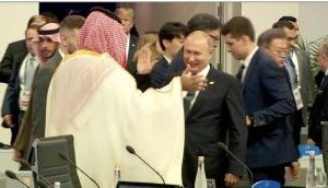 Internet goes wild over Vladimir Putin-Saudi Prince handshake, Donald Trump could be seen walking behind